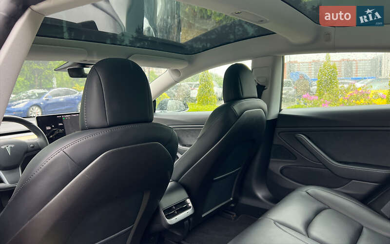 Седан Tesla Model 3 2020 в Львове