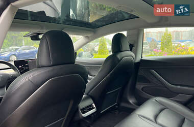 Седан Tesla Model 3 2020 в 
