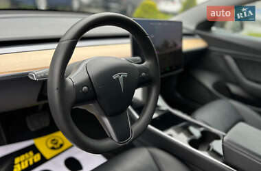 Седан Tesla Model 3 2020 в 