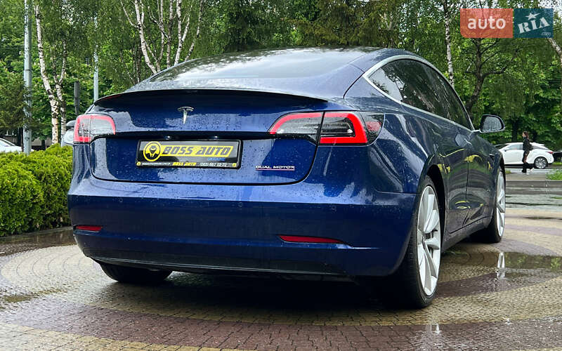 Седан Tesla Model 3 2019 в Львові