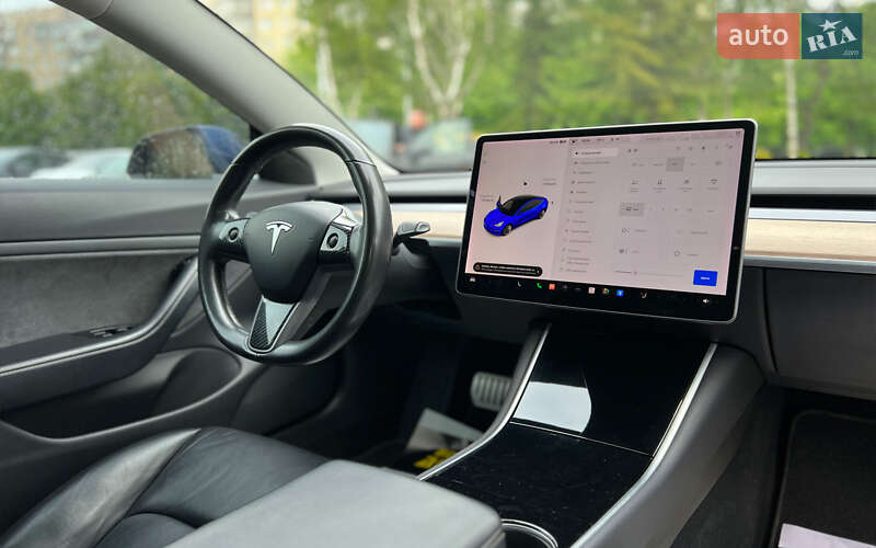 Седан Tesla Model 3 2019 в Львові