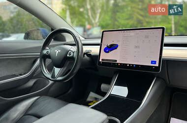 Седан Tesla Model 3 2019 в 