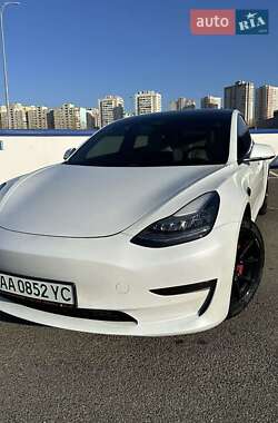 Седан Tesla Model 3 2020 в Києві