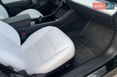 Седан Tesla Model 3 2020 в 