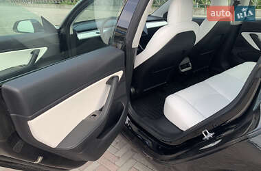 Седан Tesla Model 3 2020 в 