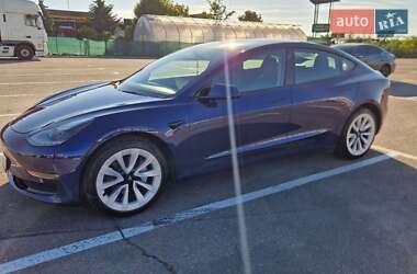Седан Tesla Model 3 2022 в 
