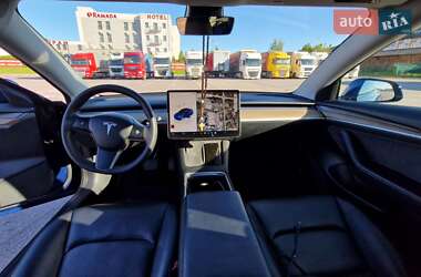 Седан Tesla Model 3 2022 в 