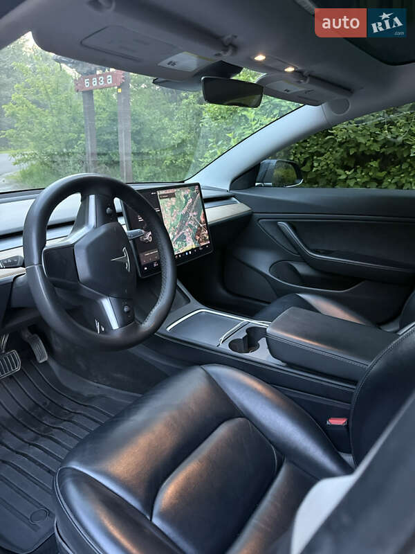 Седан Tesla Model 3 2019 в Львове