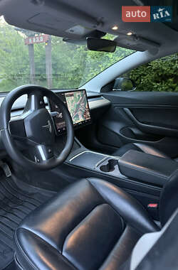 Седан Tesla Model 3 2019 в 
