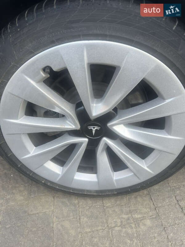 Седан Tesla Model 3 2019 в Львове