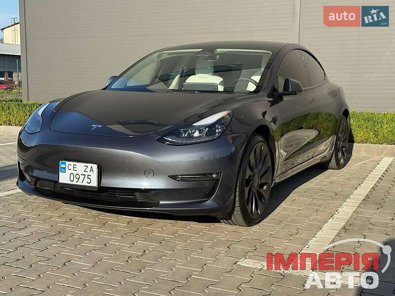 Седан Tesla Model 3 2022 в 