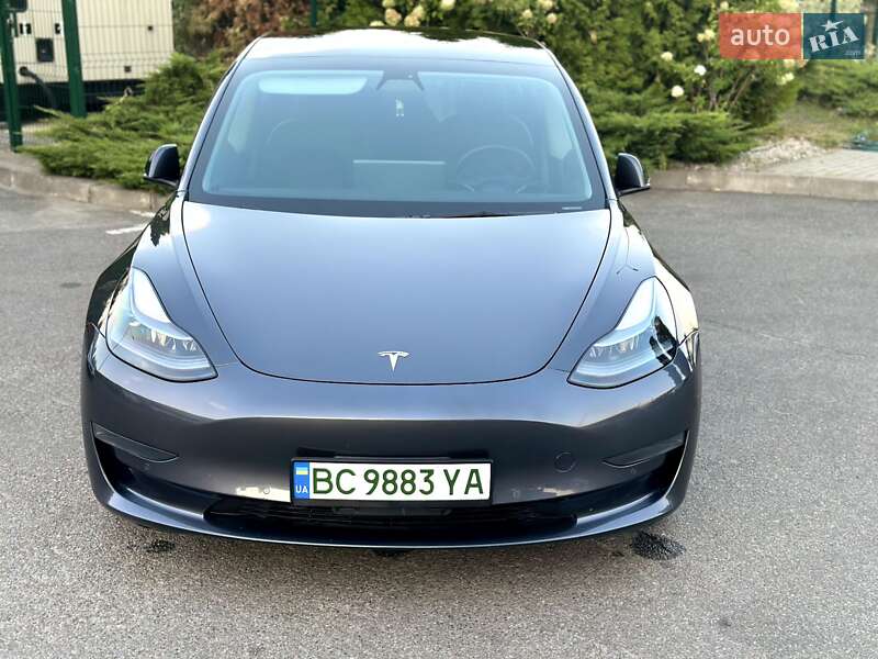 Седан Tesla Model 3 2021 в Киеве