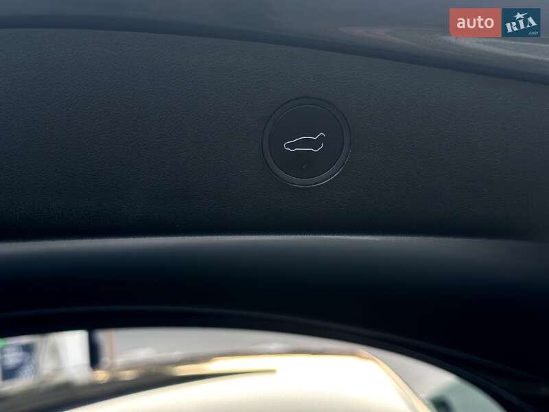 Седан Tesla Model 3 2021 в Киеве