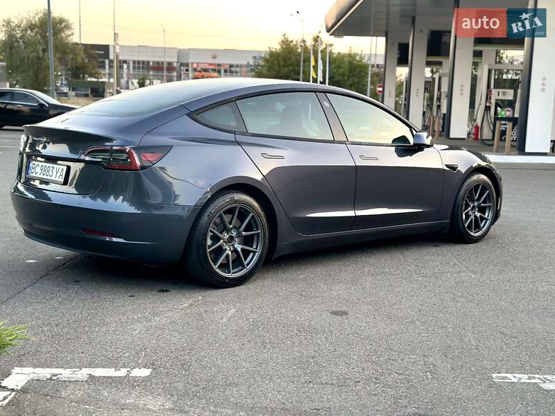 Седан Tesla Model 3 2021 в Києві