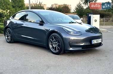 Седан Tesla Model 3 2021 в Киеве