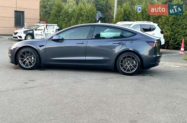 Седан Tesla Model 3 2021 в 