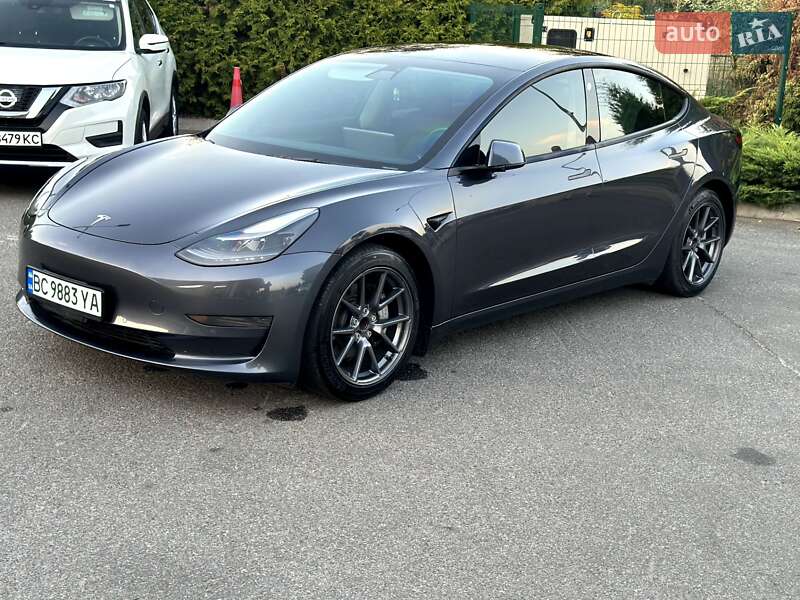 Седан Tesla Model 3 2021 в Киеве