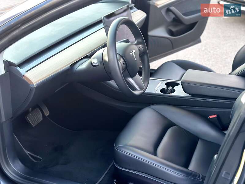 Седан Tesla Model 3 2021 в Киеве