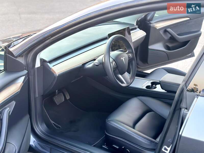 Седан Tesla Model 3 2021 в Киеве