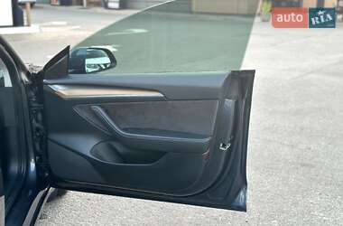 Седан Tesla Model 3 2021 в Киеве