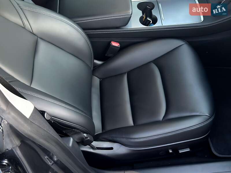 Седан Tesla Model 3 2021 в Киеве