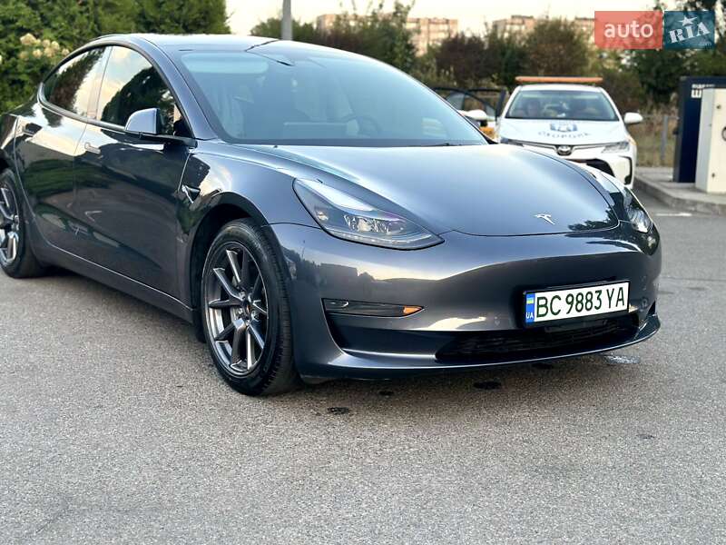 Седан Tesla Model 3 2021 в Киеве