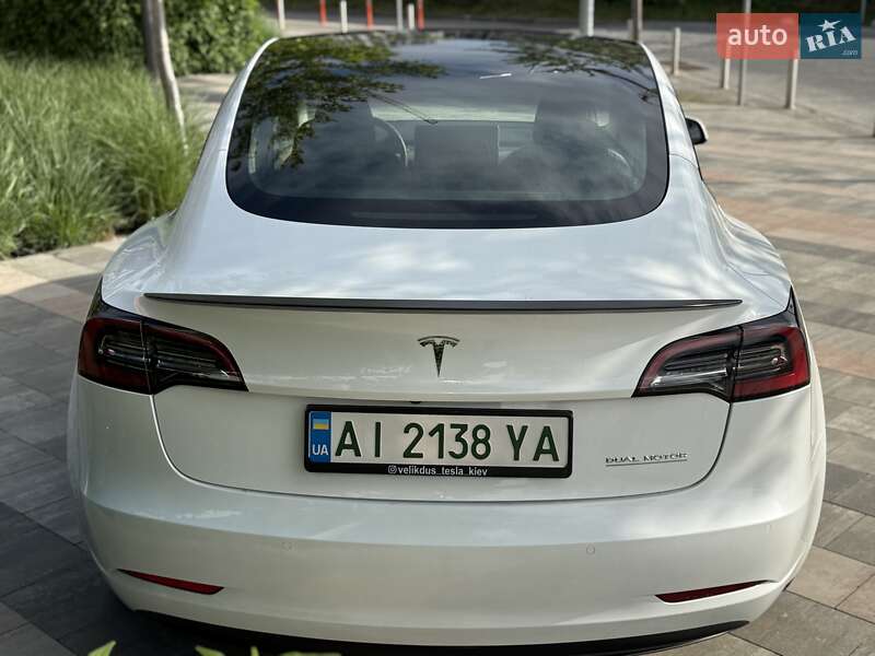 Седан Tesla Model 3 2022 в Киеве
