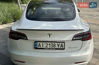 Седан Tesla Model 3 2022 в 