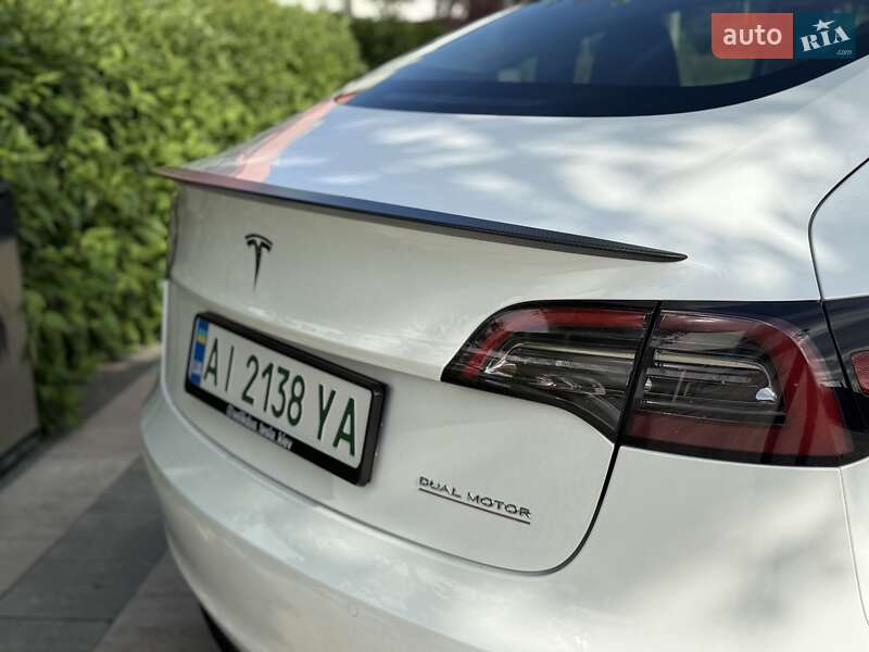 Седан Tesla Model 3 2022 в Киеве