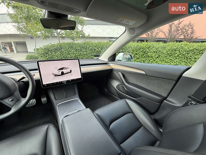 Седан Tesla Model 3 2022 в Киеве