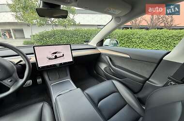 Седан Tesla Model 3 2022 в 