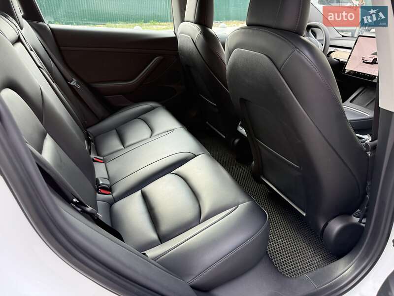 Седан Tesla Model 3 2022 в Киеве