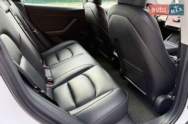 Седан Tesla Model 3 2022 в 