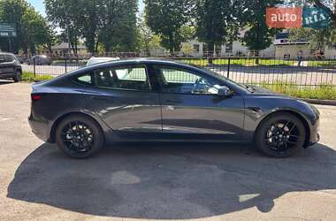 Седан Tesla Model 3 2023 в 