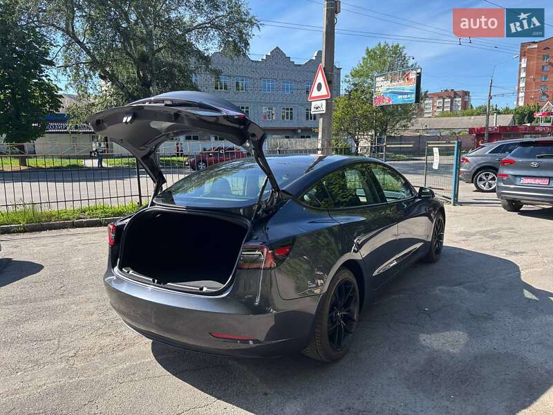 Седан Tesla Model 3 2023 в Полтаві