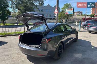 Седан Tesla Model 3 2023 в 