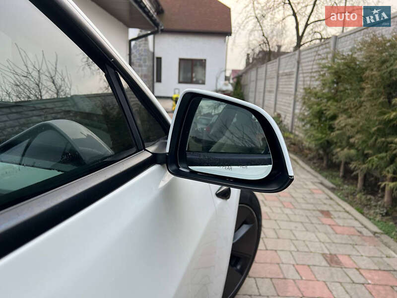 Седан Tesla Model 3 2021 в Киеве