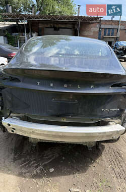 Седан Tesla Model 3 2024 в 