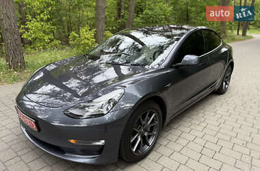 Седан Tesla Model 3 2021 в Львове