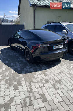 Седан Tesla Model 3 2022 в 