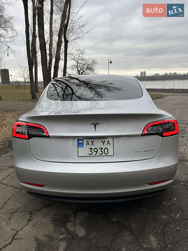 Седан Tesla Model 3 2018 в Києві