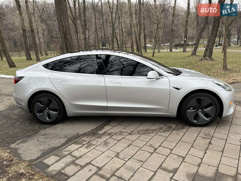 Седан Tesla Model 3 2018 в Києві