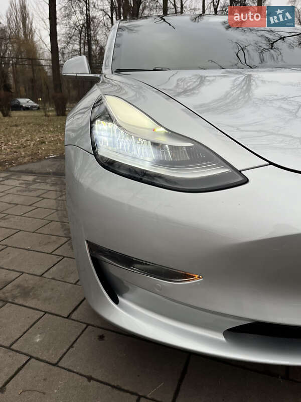 Седан Tesla Model 3 2018 в Києві