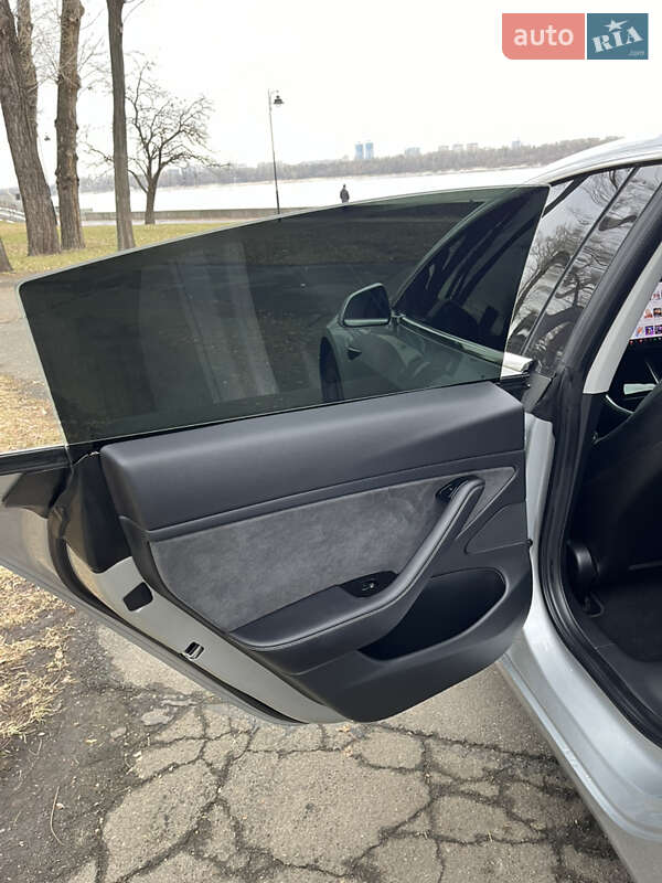 Седан Tesla Model 3 2018 в Києві