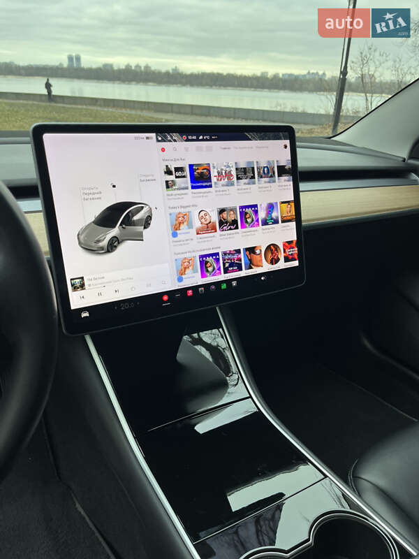 Седан Tesla Model 3 2018 в Києві