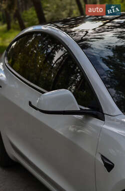 Седан Tesla Model 3 2021 в 
