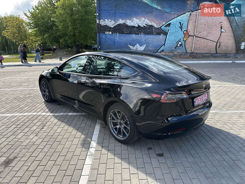 Седан Tesla Model 3 2022 в Луцке