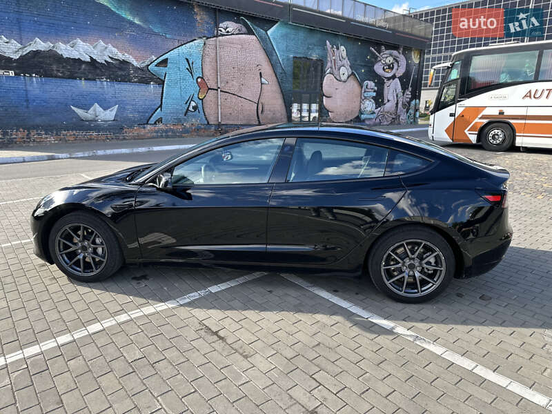 Седан Tesla Model 3 2022 в Луцке