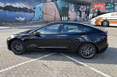 Седан Tesla Model 3 2022 в 