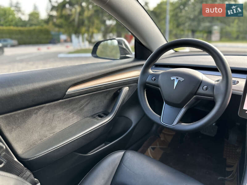 Седан Tesla Model 3 2022 в Луцке